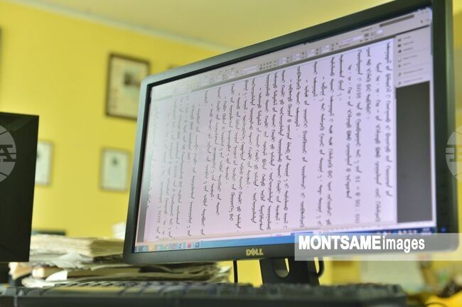 МОНЦАМЕ: Монголия официално премина към двойна писменост