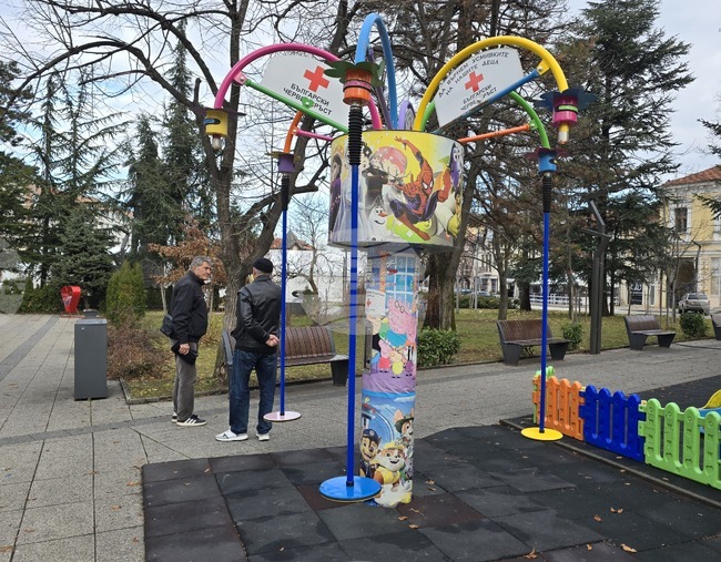 Шест платени детски съоръжения в област Враца набират средства за социални инициативи на БЧК 