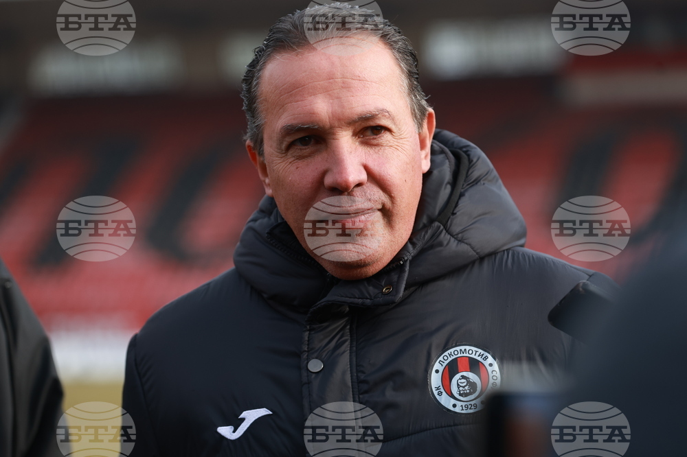 Локомотив София се раздели със старши треньора Антон Велков