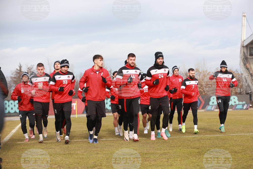 Локомотив (София) победи втородивизионен отбор в последната си контрола през зимната пауза