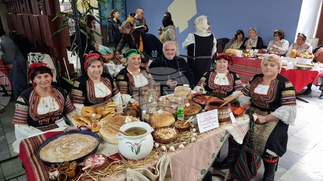 Самодейците от земенското село Пещера изпратиха успешна година с множество участия и отличия