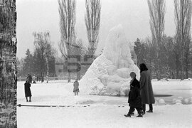 Зимен ден в Борисовата градина през 1954 година