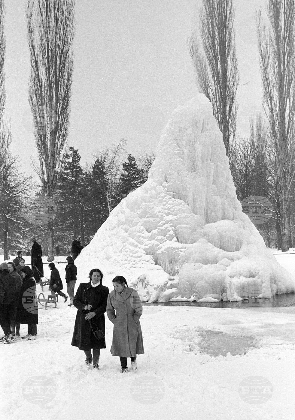 Зимен ден в Борисовата градина през 1954 година