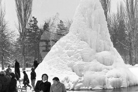 Зимен ден в Борисовата градина през 1954 година