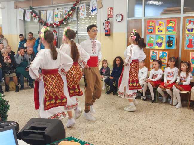 Коледно-новогодишните празници бяха отбелязани в училище „Бачо Киро” в Алкоркон, Испания