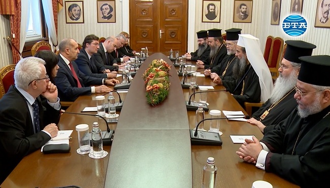 Българската православна църква е институционалният изразител на източноправославното изповедание в България, каза Румен Радев на среща с патриарх Даниил