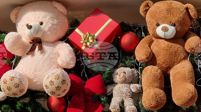 Маркетинг експерти забелязват преход към хибридно пазаруване и анализират ефекта на инфлацията върху бюджета за подаръци