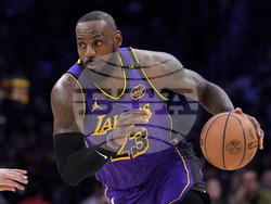 Hawks Lakers Basketball