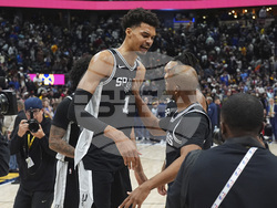 Spurs Nuggets Basketball
