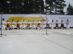 Местни автентични влашки хорá са запазени в село Софрониево