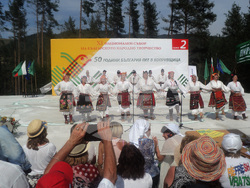 Местни автентични влашки хорá са запазени в село Софрониево