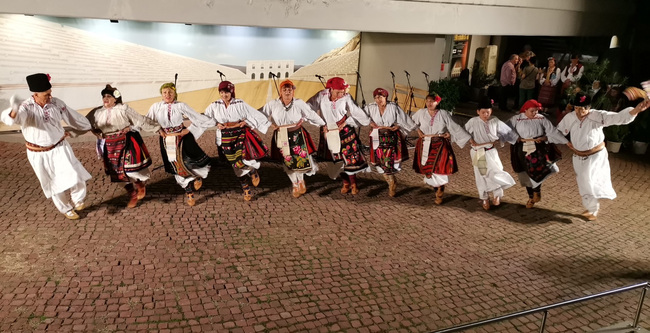 Автентични влашки хорá са запазени в село Софрониево