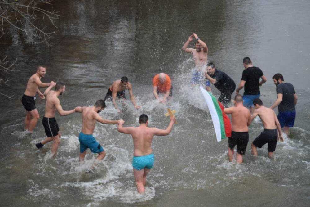 Десетки жители на пловдивската община Марица ще се включат в ритуала по спасяване на Светия кръст на Йордановден