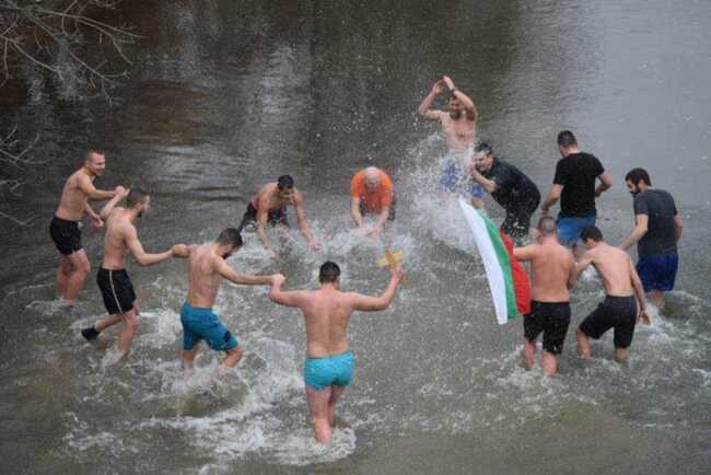 Десетки жители на пловдивската община Марица ще се включат в ритуала по спасяване на Светия кръст на Йордановден