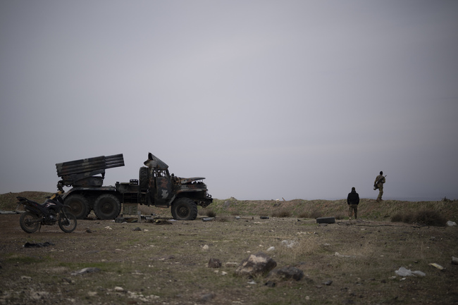 Израел обяви, че е атакувал две сирийски военни бази и е прехванал ракета, изстреляна от Йемен