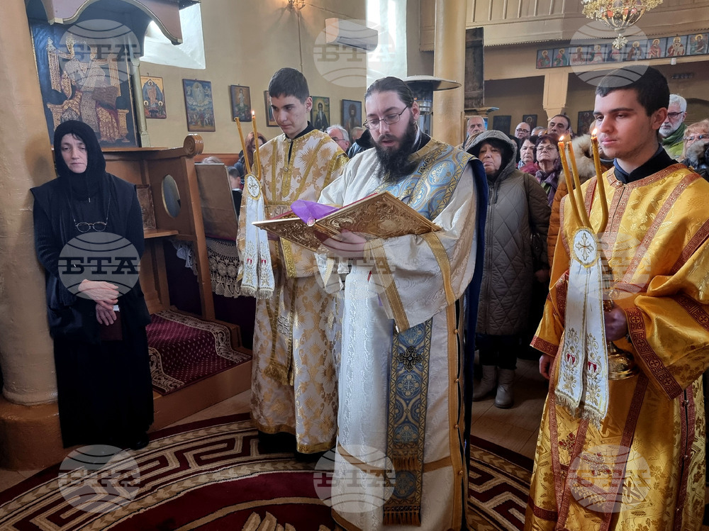 Радомир - патриарх Даниил - храм „Свети великомъченик Димитър Солунски“ - света литургия
