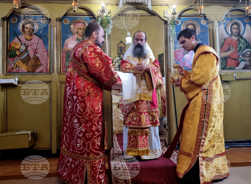 Радомир - патриарх Даниил - храм „Свети великомъченик Димитър Солунски“ - света литургия