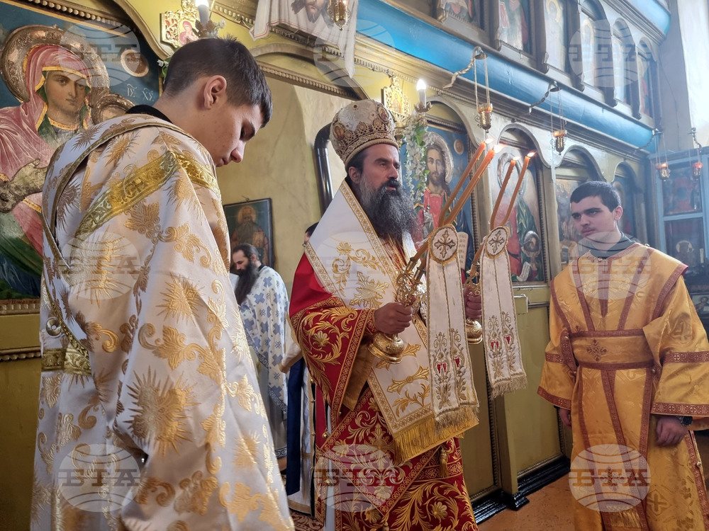 Радомир - патриарх Даниил - храм „Свети великомъченик Димитър Солунски“ - света литургия