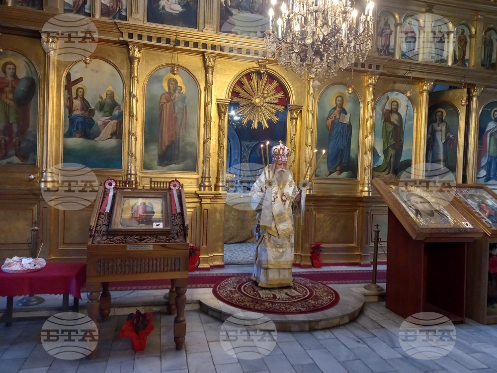 Богоявленската вода е най-святата, каза за БТА Ловчанският митрополит Гавриил