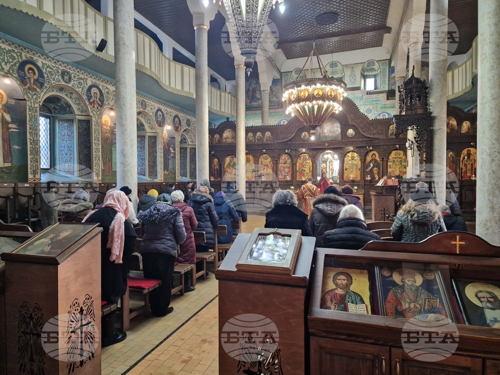 Търговище - храм „Св. Успение Богородично“ - неделна служба