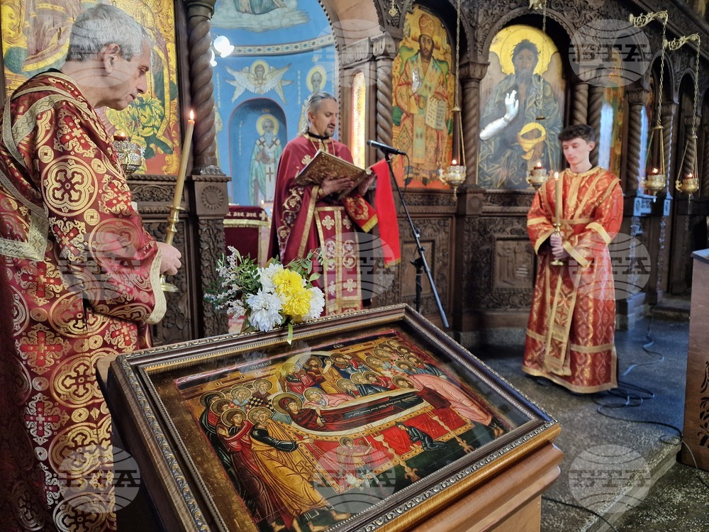 Търговище - храм „Св. Успение Богородично“ - неделна служба