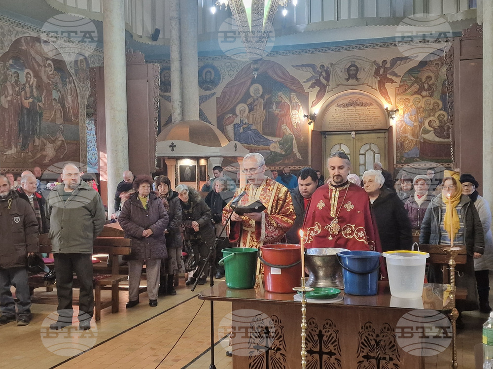 Търговище - храм „Св. Успение Богородично“ - неделна служба