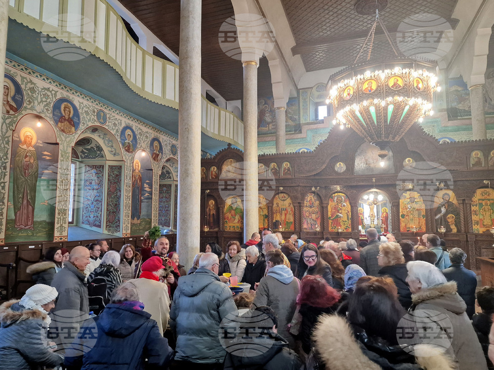 Търговище - храм „Св. Успение Богородично“ - неделна служба
