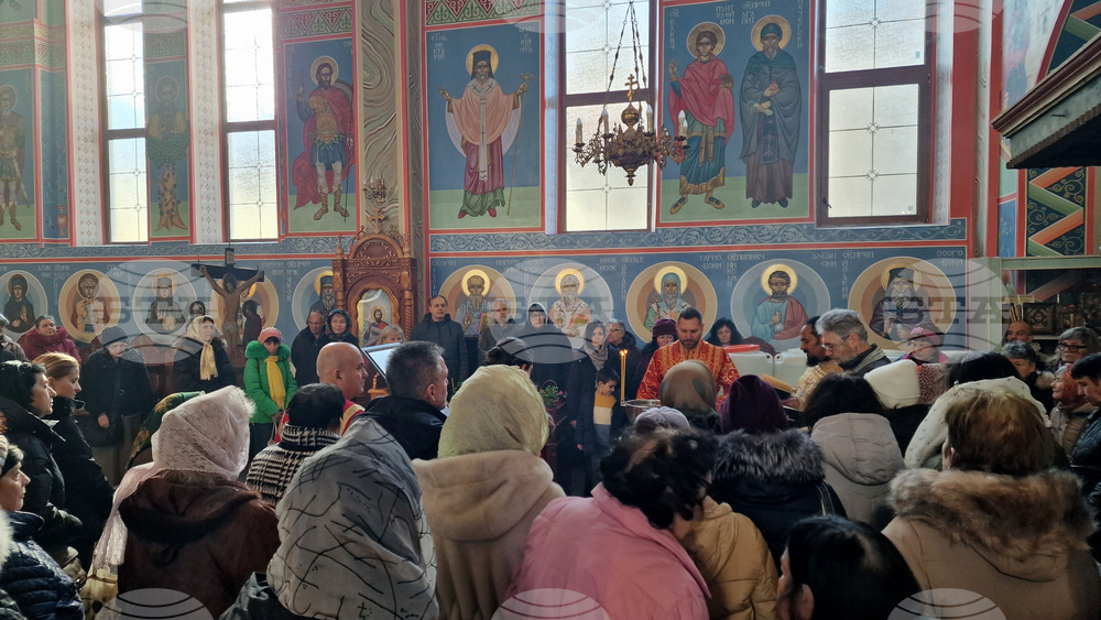 Шумен - църква „Свети Три Светители“ - освещаване на богоявленска вода