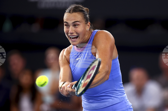 Водачката в световната ранглиста Арина Сабаленка преодоля втория кръг на турнира по тенис в Бризбейн, Рибакина също постигна успех