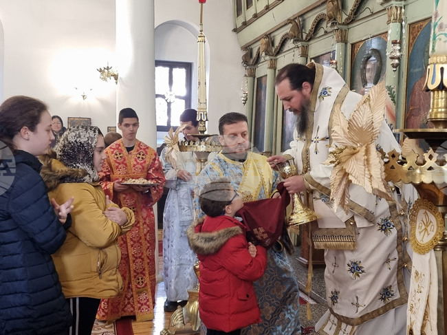 Кюстендил - литургия - епископ Исаак