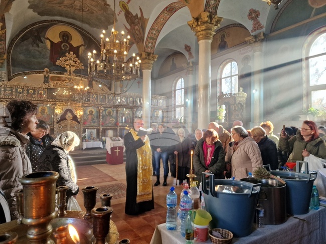 В църквата „Св. св. Кирил и Методий“ в Монтана беше отслужен Велик богоявленски водосвет