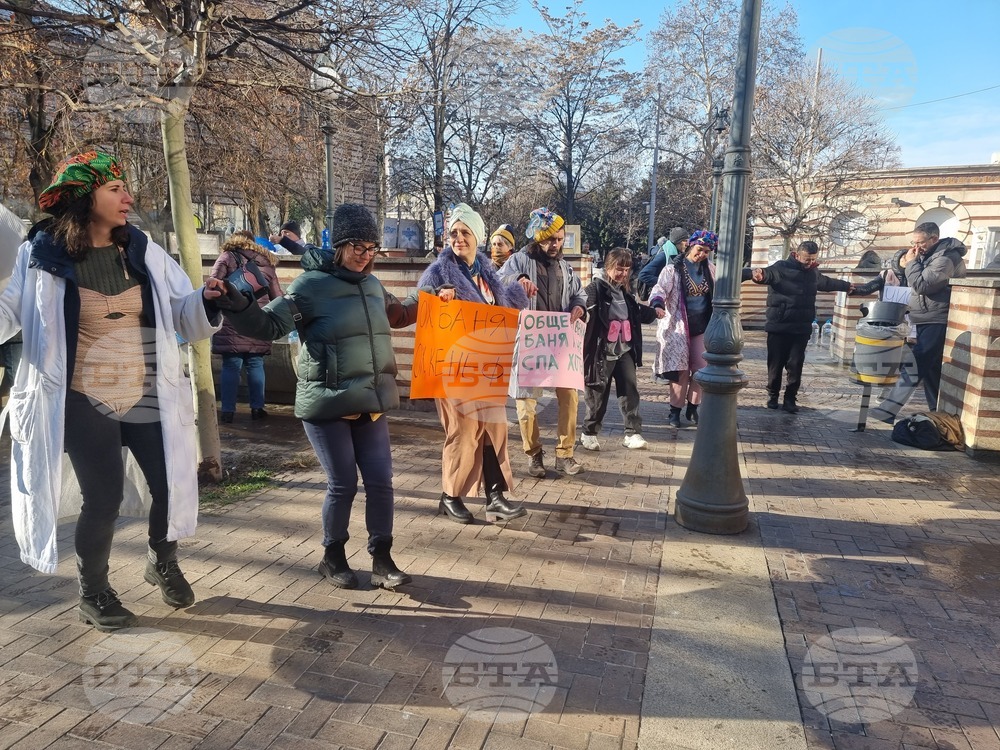 Protesters Demand Access to Free Public Bath, Toilet and Laundry Facilities for Rough Sleepers