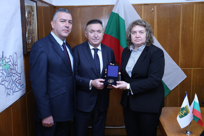 Председателят на парламента Наталия Киселова участва в честванията в Калофер, посветени на 177 години от рождението на Христо Ботев