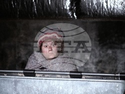 Жена води разговори с невидими събеседници в „Биологичен отпадък“, снимка – „Сфумато“