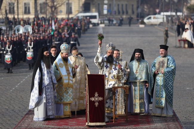 Патриарх Даниил отслужи Велик богоявленски водосвет пред патриаршеската катедрала "Св. Александър Невски"