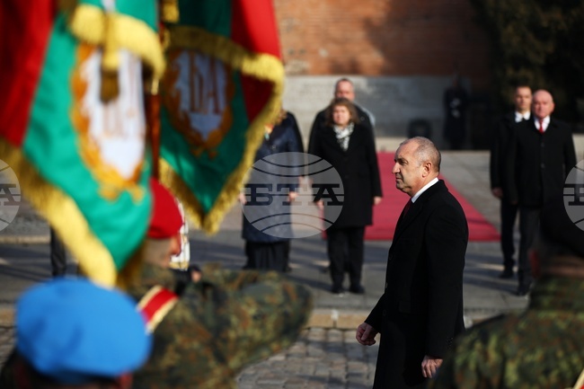 Ще дам още малко време на политическите партии, заяви президентът Румен Радев относно връчването на първия мандат