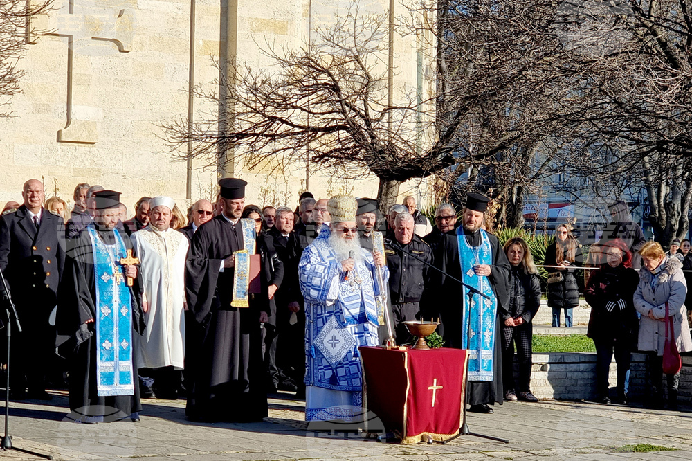 Варна - Богоявление - водосвет и освещаване на бойните знамена