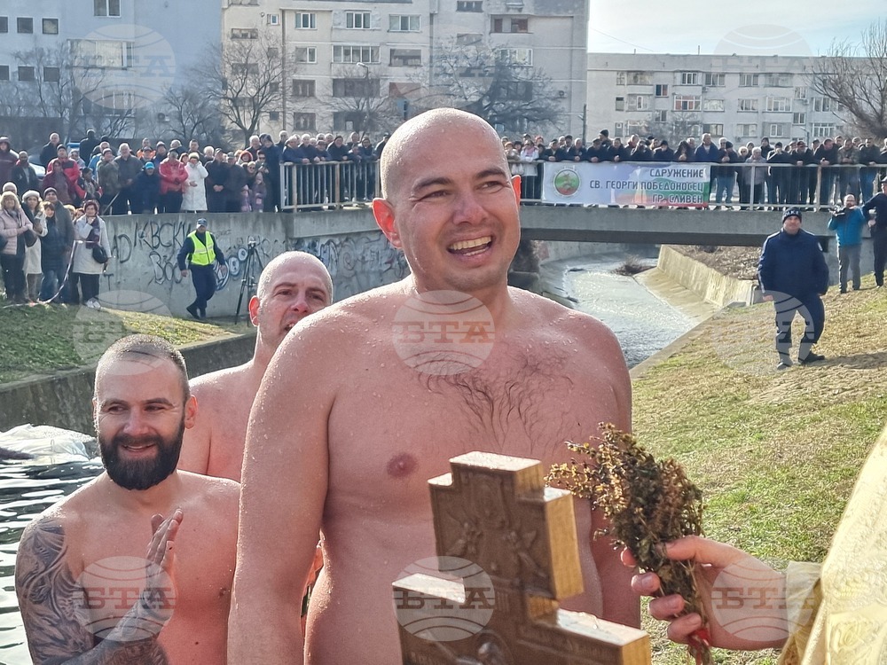 Автомонтьорът Иван Русев извади за втора година богоявленския кръст в Сливен