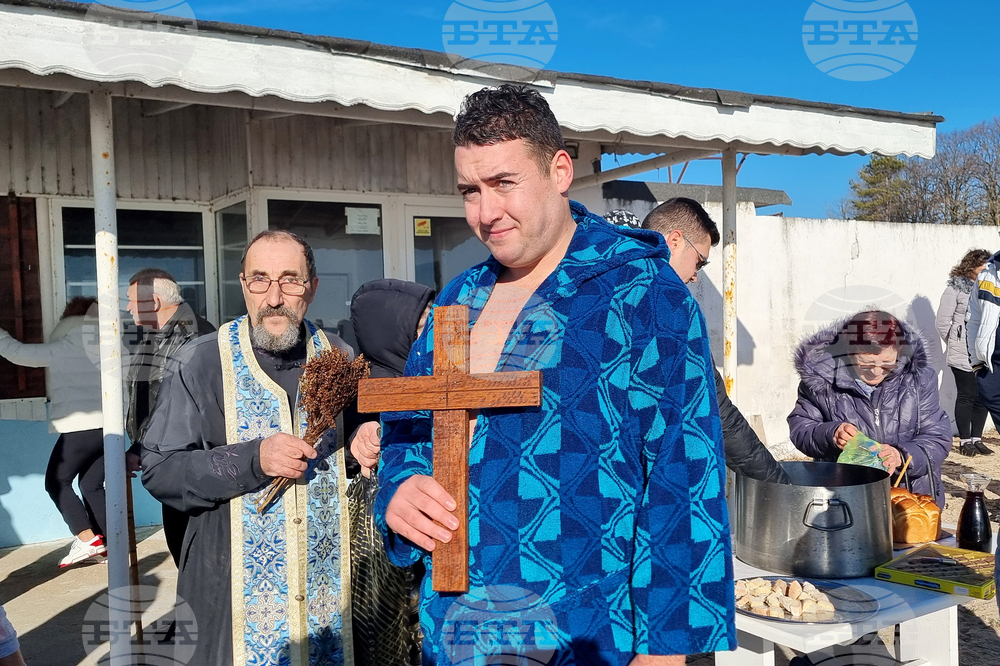 Григориан Жеков извади кръста от морето край Дуранкулак