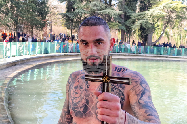  Мирослав Тачев от Раднево хвана богоявленския кръст в Стара Загора