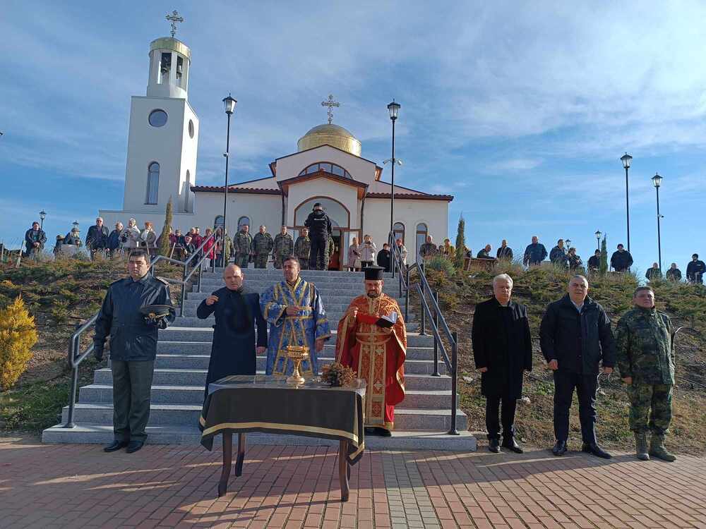 Богоявленски водосвет на бойните знамена се състоя в Сливен