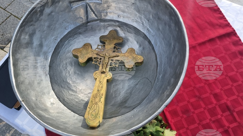 Със Света литургия, Велик водосвет и хвърляне на Светия кръст ще бъде отбелязан празникът Богоявление в Манхайм