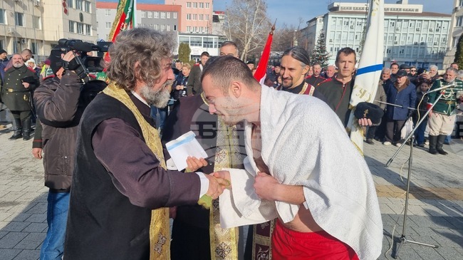 Ваньо Василев спаси кръста в Търговище за трета поредна година