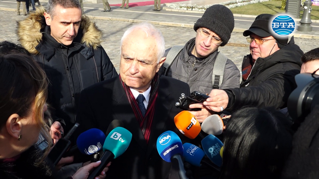 Военнослужещите ще получат увеличение на заплатите, ако законопроектите за бюджета на служебния кабинет бъдат приети, каза Атанас Запрянов