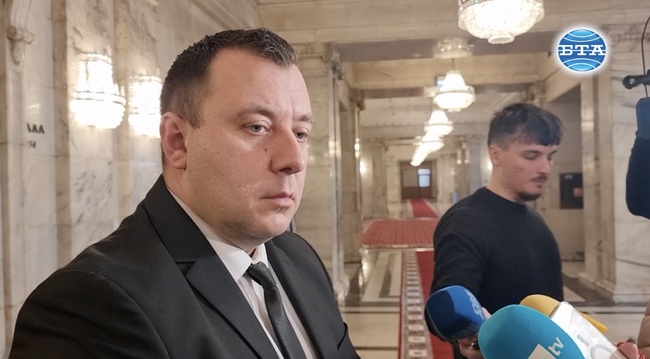 Провалът на преговорите на ГЕРБ-СДС за правителство е възможно да означава отиване на нови избори, смята Петър Петров от "Възраждане"