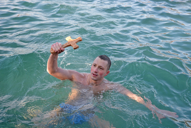 Община Варна: 22-годишният варненец Александър Аенски спаси Богоявленския кръст