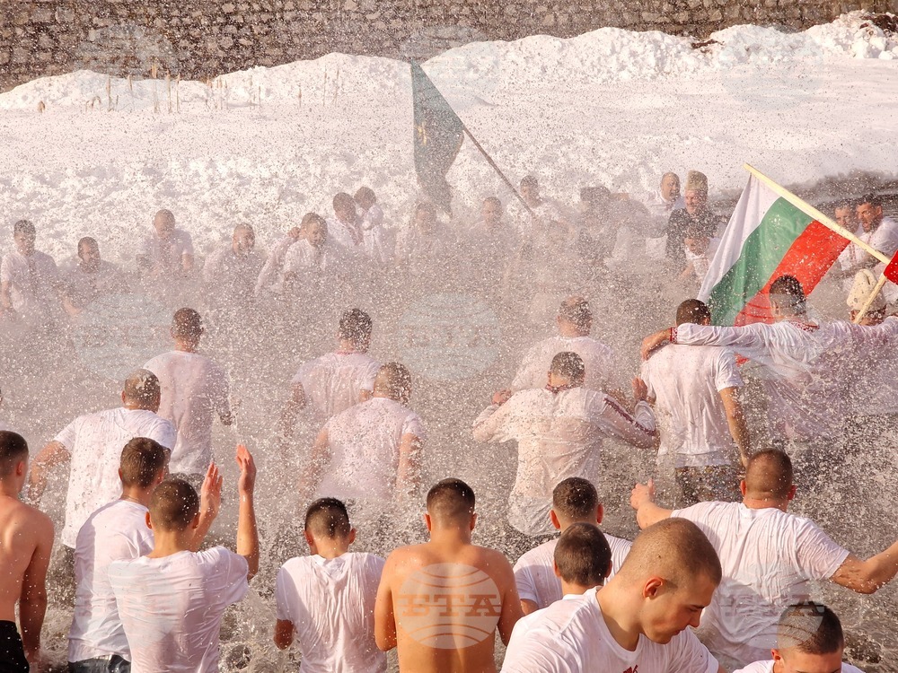 В Самоков, Ихтиман и Костенец ще има „спасяване“ на богоявленския кръст