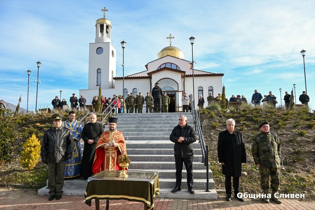 Община Сливен: Водосвет на бойното знаме на военно формирование 22 220 беше извършен на Богоявление