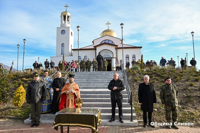 Община Сливен: Водосвет на бойното знаме на военно формирование 22 220 беше извършен на Богоявление
