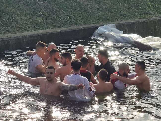 37-годишен мъж извади богоявленския кръст в Сливен 